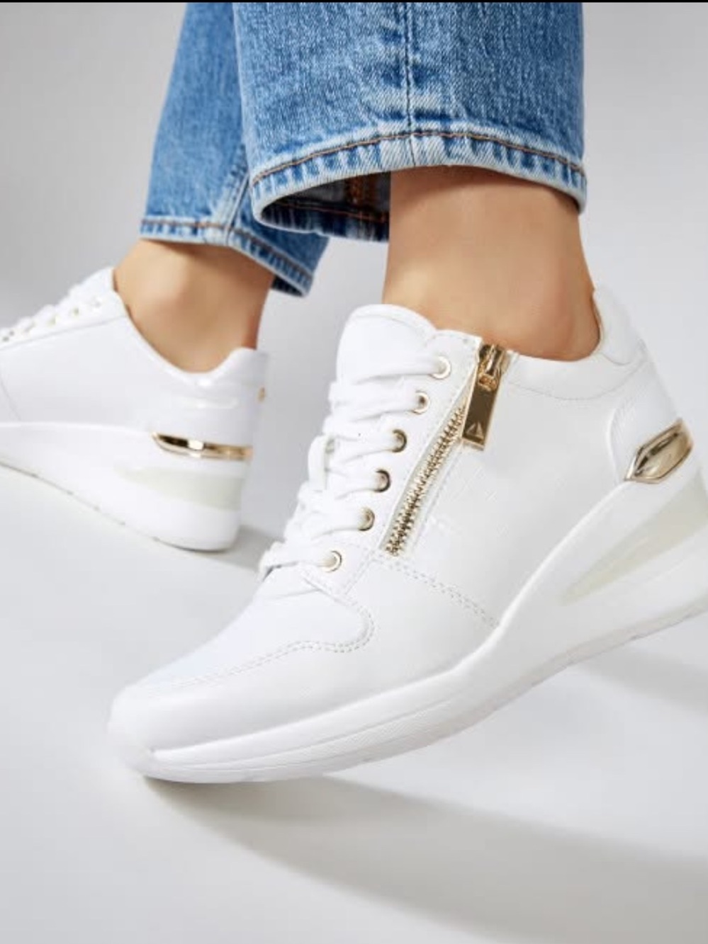 ALDO Women's Adwiwia White & Gold Sneakers Crocodile Pattern Side Zip Size 10